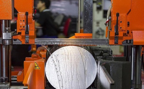 石岐区街道立式金属带锯床切削出现跑带故障解决方法！